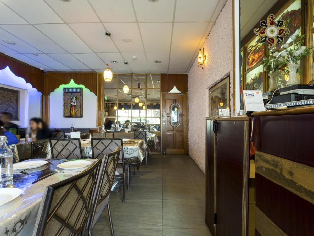 L Hotel At Broadway Сингапур Екстериор снимка