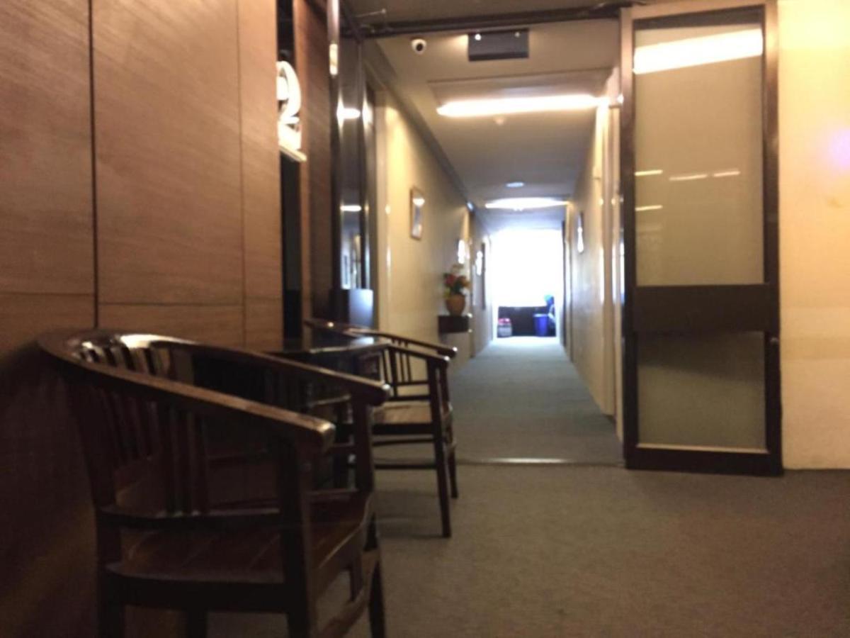 L Hotel At Broadway Сингапур Екстериор снимка
