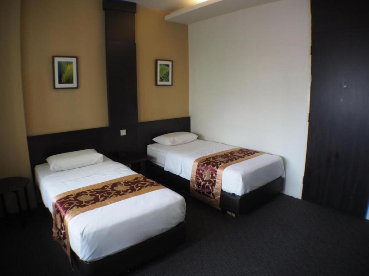 L Hotel At Broadway Сингапур Екстериор снимка