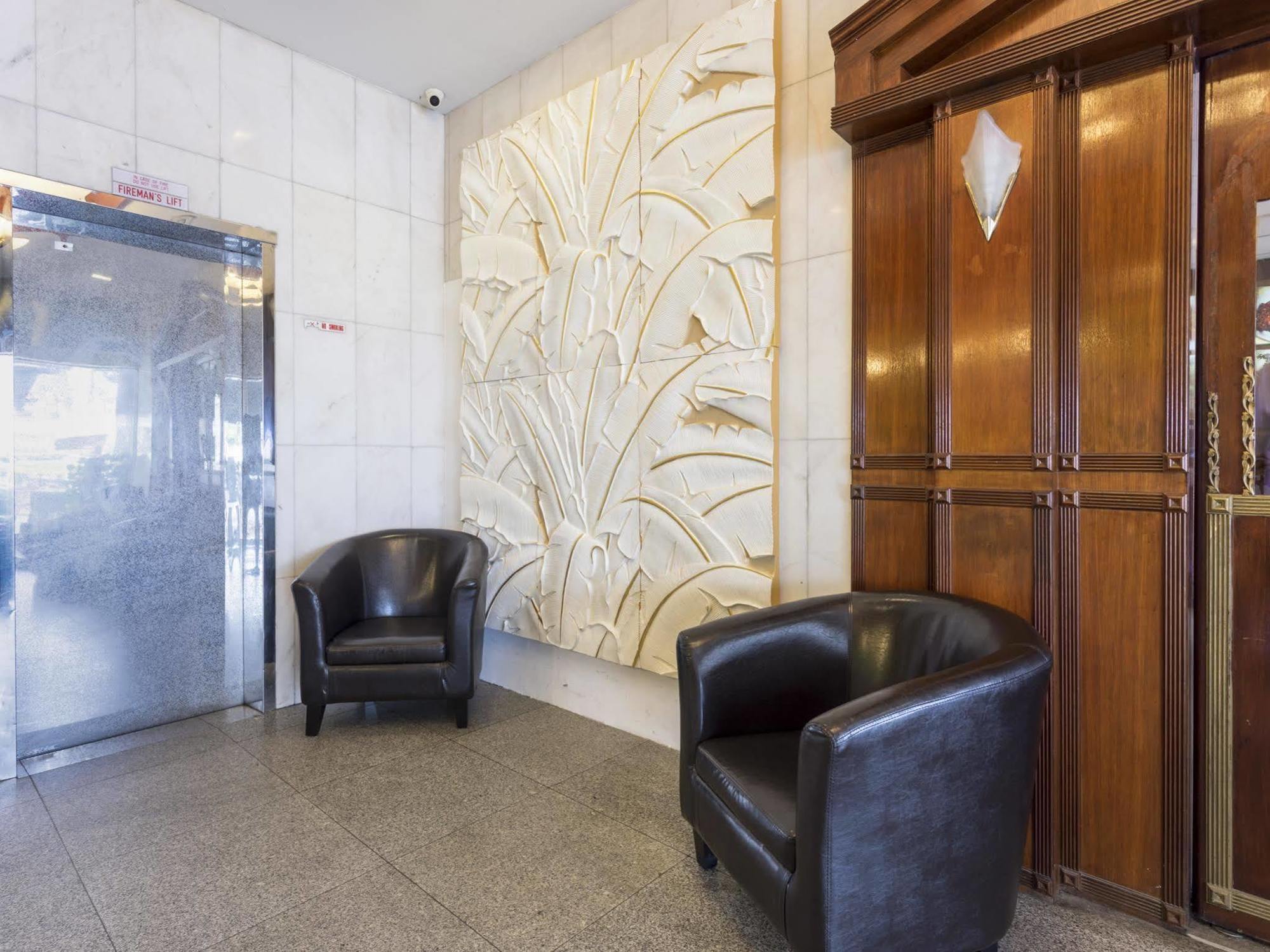 L Hotel At Broadway Сингапур Екстериор снимка