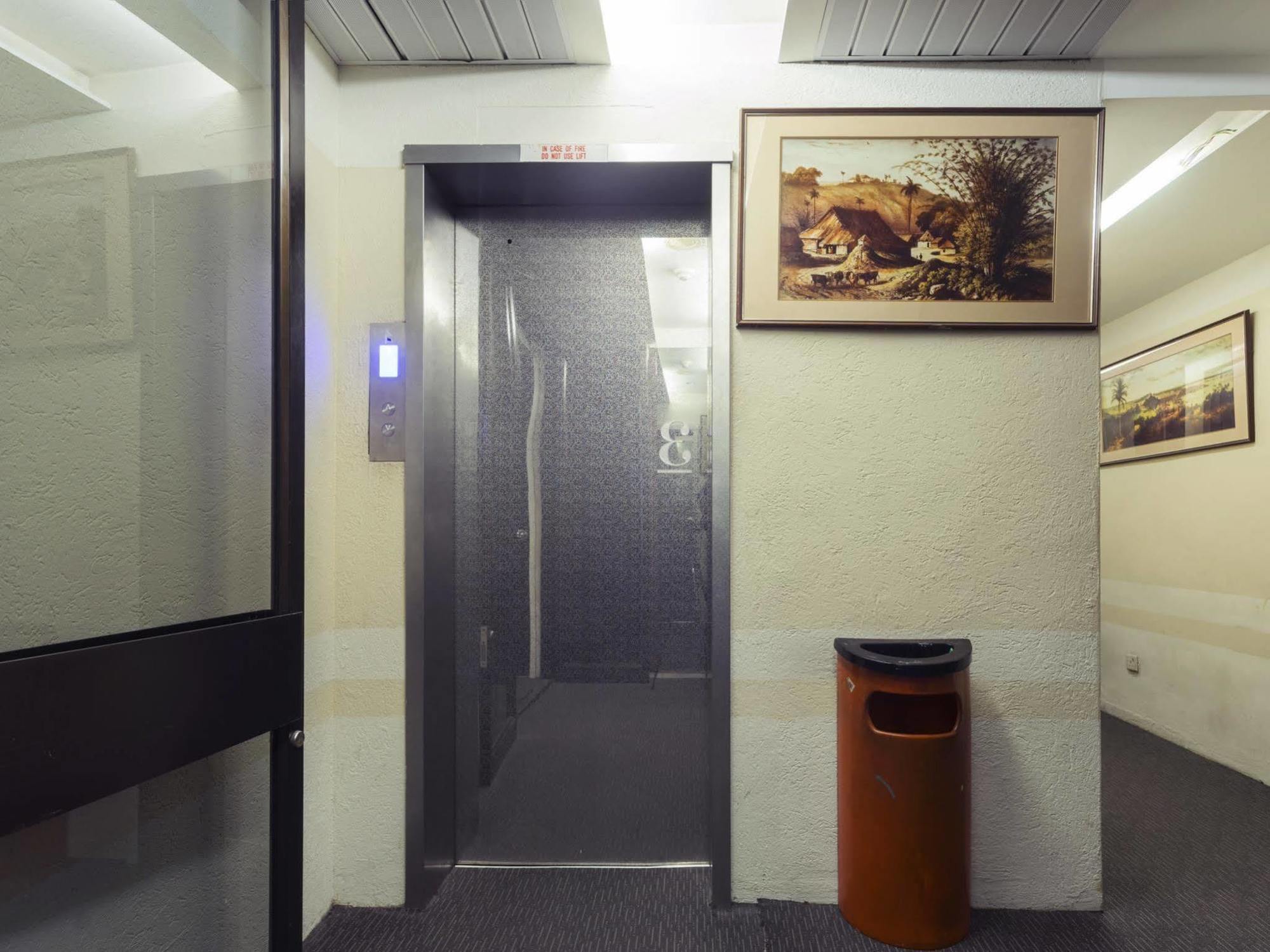 L Hotel At Broadway Сингапур Екстериор снимка